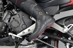 Pourquoi votre passage de vitesse à moto n’est pas fluide ? 5 erreurs fréquentes et leurs solutions