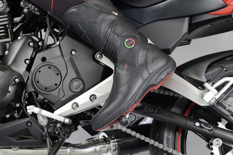 Pourquoi votre passage de vitesse à moto n’est pas fluide ? 5 erreurs fréquentes et leurs solutions