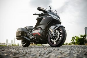 Honda Goldwing 1800 : combien faut il mesurer pour la dompter ?