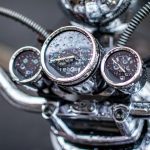 Eviter la buée sur le casque moto quand il pleut