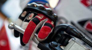 Le freinage d'urgence à moto