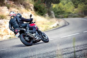 Que veut dire SDS à moto ?